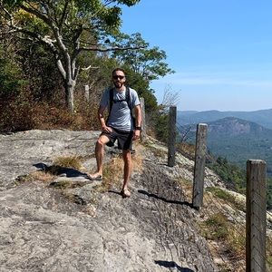 Meet your Posher, Dustin